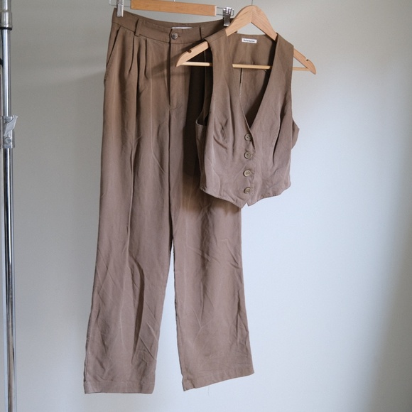 Reformation Devin Twill Vest - Picture 8 of 8